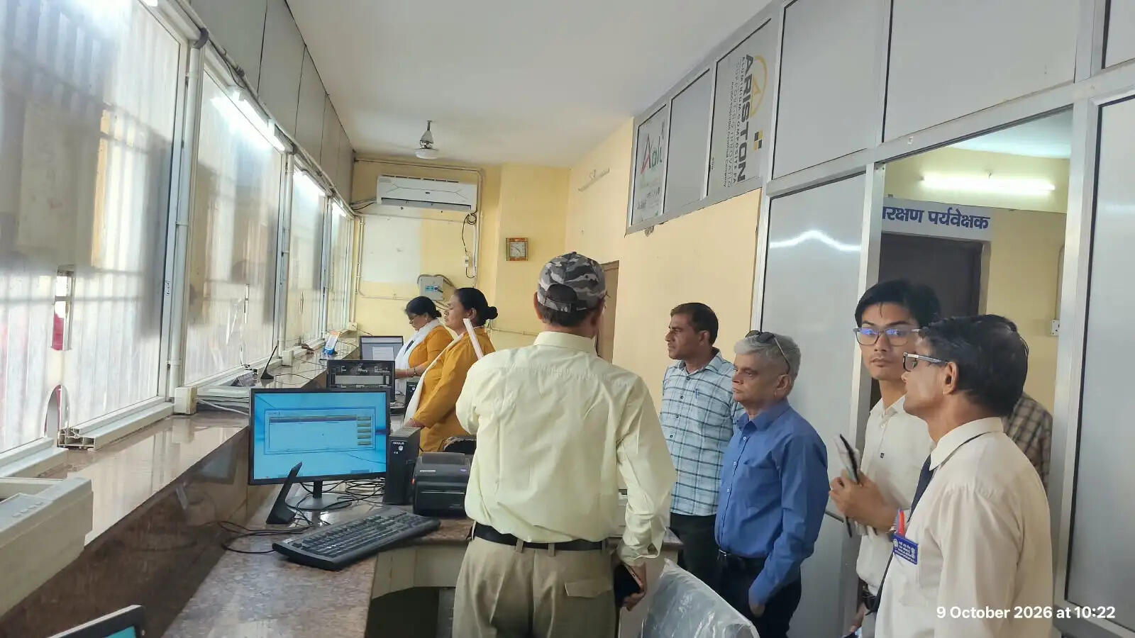 उत्तर रेलवे के सीसीएम रामनाथ झा ने हरदोई रेलवे स्टेशन का निरीक्षण कर यात्री सुविधाओं का लिया जायजा