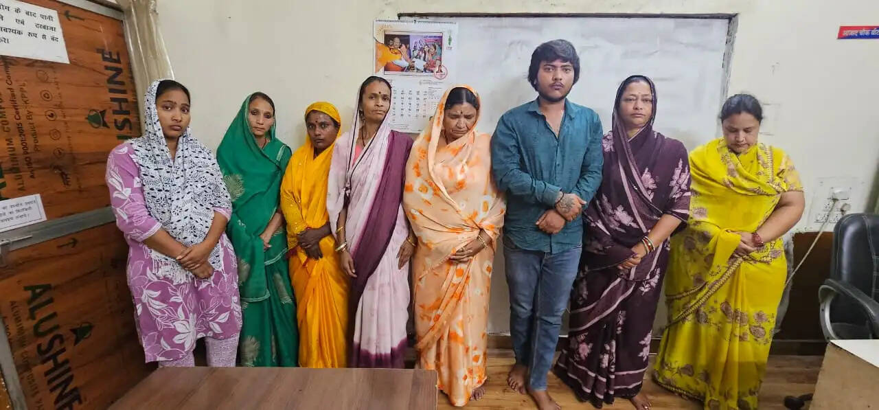 छग : अंतर्राज्यीय महिला चेन स्नैचिंग गिरोह का भंडाफोड़, आठ आरोपित चढ़े पुलिस के हत्थे