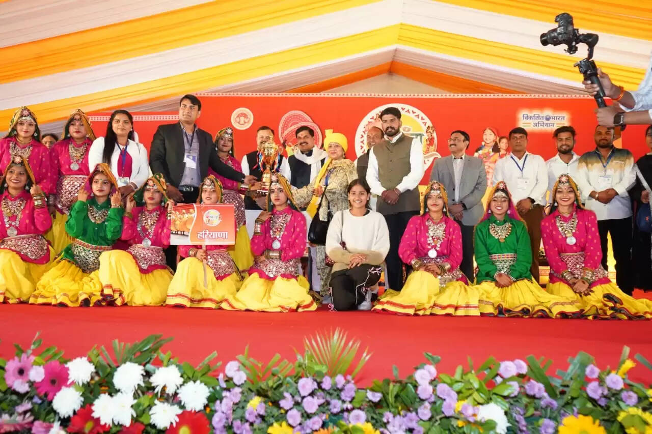पानीपत: मतलौड़ा की टीम ने राष्ट्रीय लोक नृत्य में पाया दूसरा स्थान