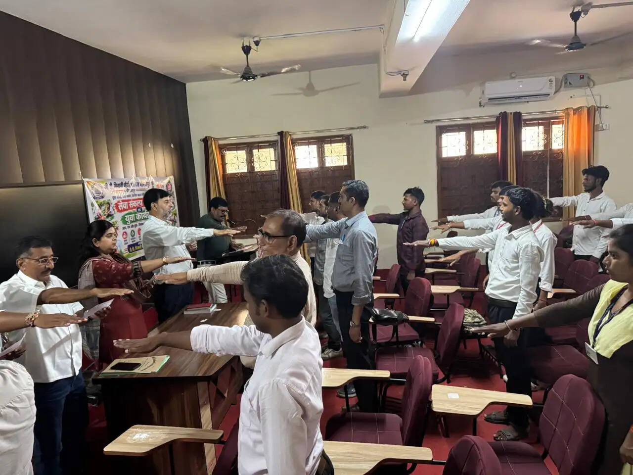 सेवा संकल्प अभियान के तहत पौधरोपण, छात्रों को दिलाई स्वच्छता की शपथ