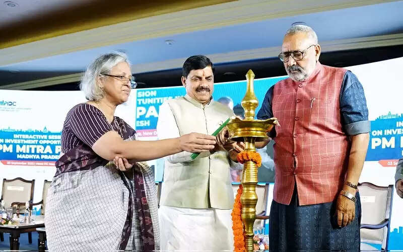 पीएम-‍मित्रा पार्क भारत के टेक्सटाइल सेक्टर को वैश्विक प्रतिस्पर्धा में देगा नई बढ़त: गिरिराज सिंह