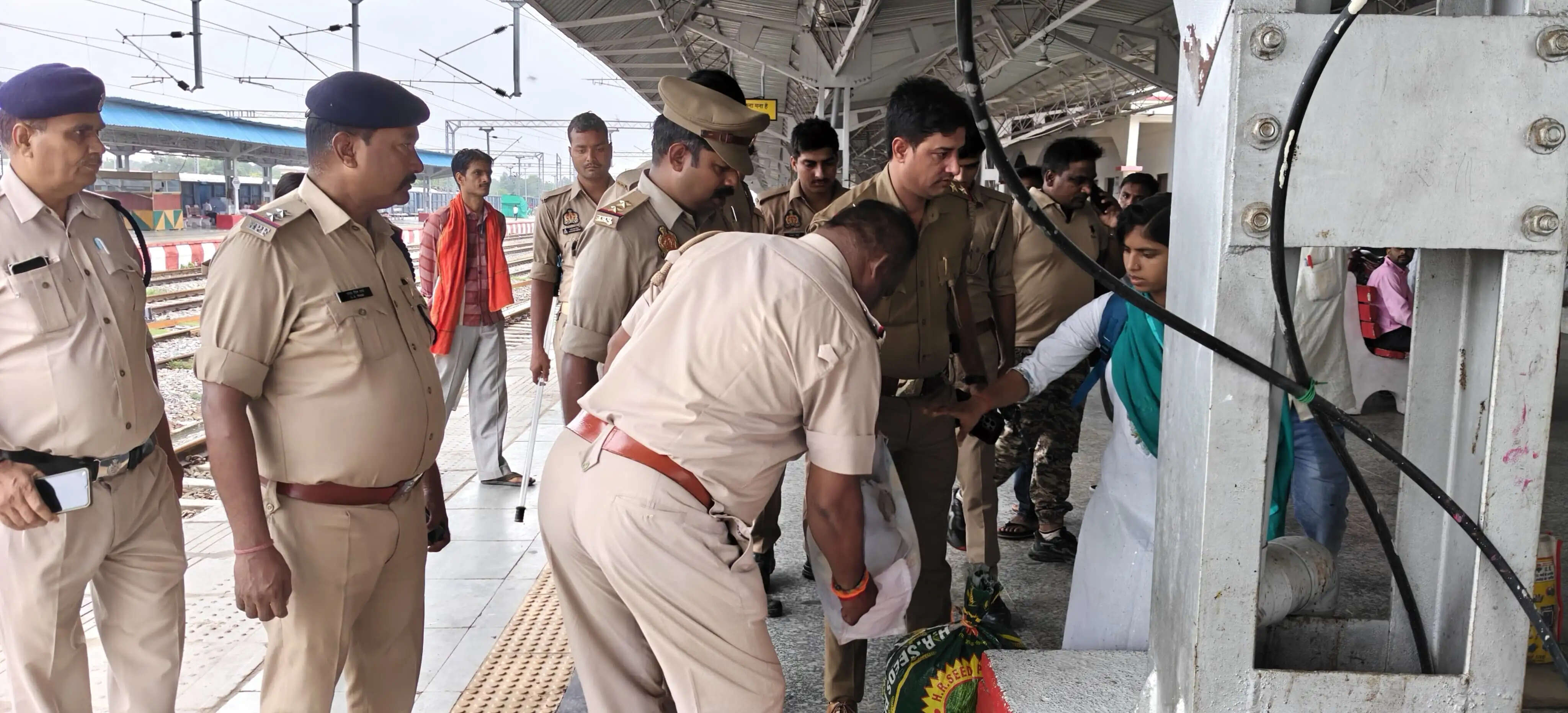 जंघई रेलवे स्टेशन पर बम की सूचना निकली अफवाह, सूचना देने वाले की तलाश में पुलिस
