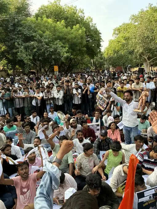 सीजेपी का प्रदर्शन तीसरे दिन जारी, पुलिस ने भोजन वितरित करने वालों का आधार मांगे जाने के आरोप का किया खंडन
