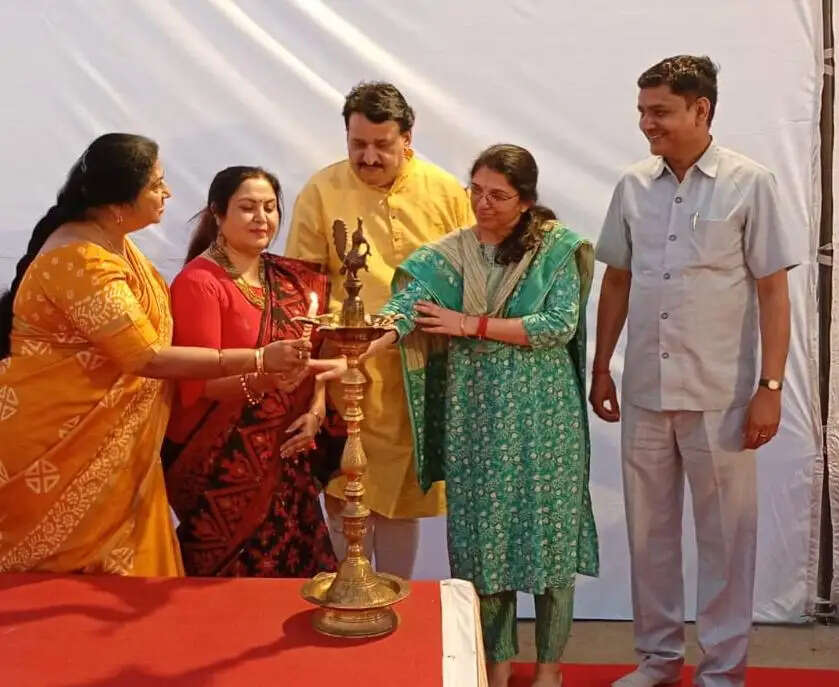 संवेदनाओं की अभिव्यक्ति और जागरूकता का सशक्त माध्यम है रंगमंच : डॉ. राज कुमार त्रिपाठी