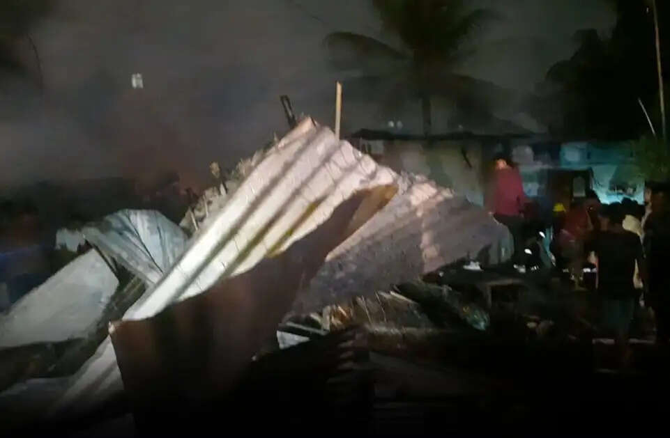 गुवाहाटी के बामुनीमैदाम में भीषण आगजनी, कई घर जलकर खाक