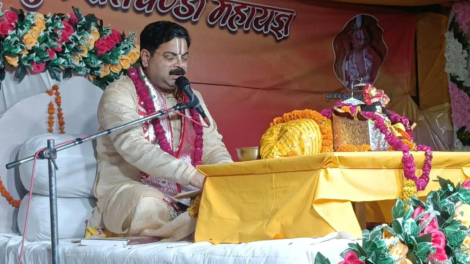 शतचंडी महायज्ञ में उमड़ी श्रद्धालुओं की भीड़, देवी महात्म्य का हुआ भावपूर्ण वर्णन