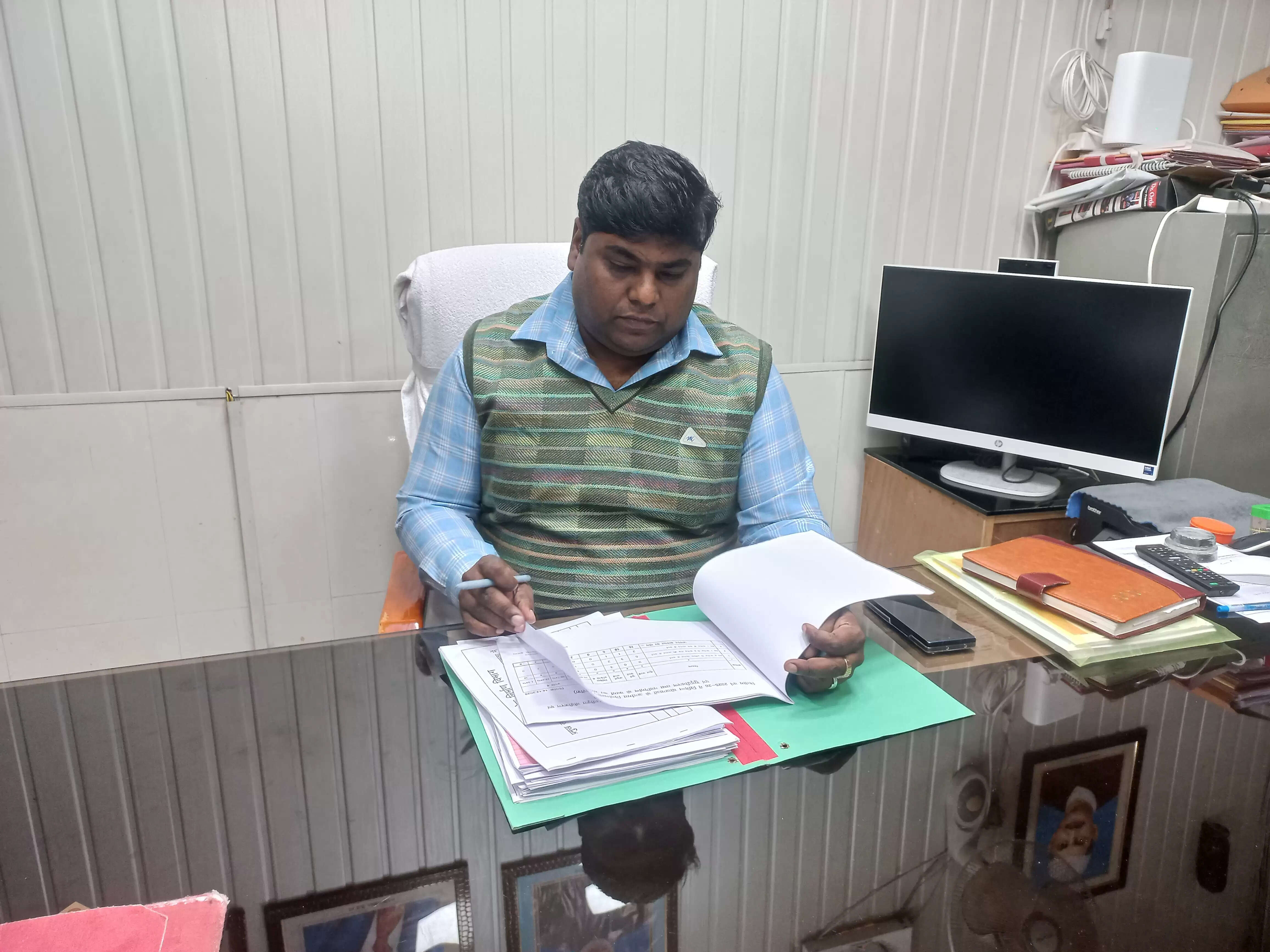 14 करोड़ की सड़क ट्रायल में फेल, अधिशासी अभियंता ने चलवाया बुलडोजर, नोटिस जारी