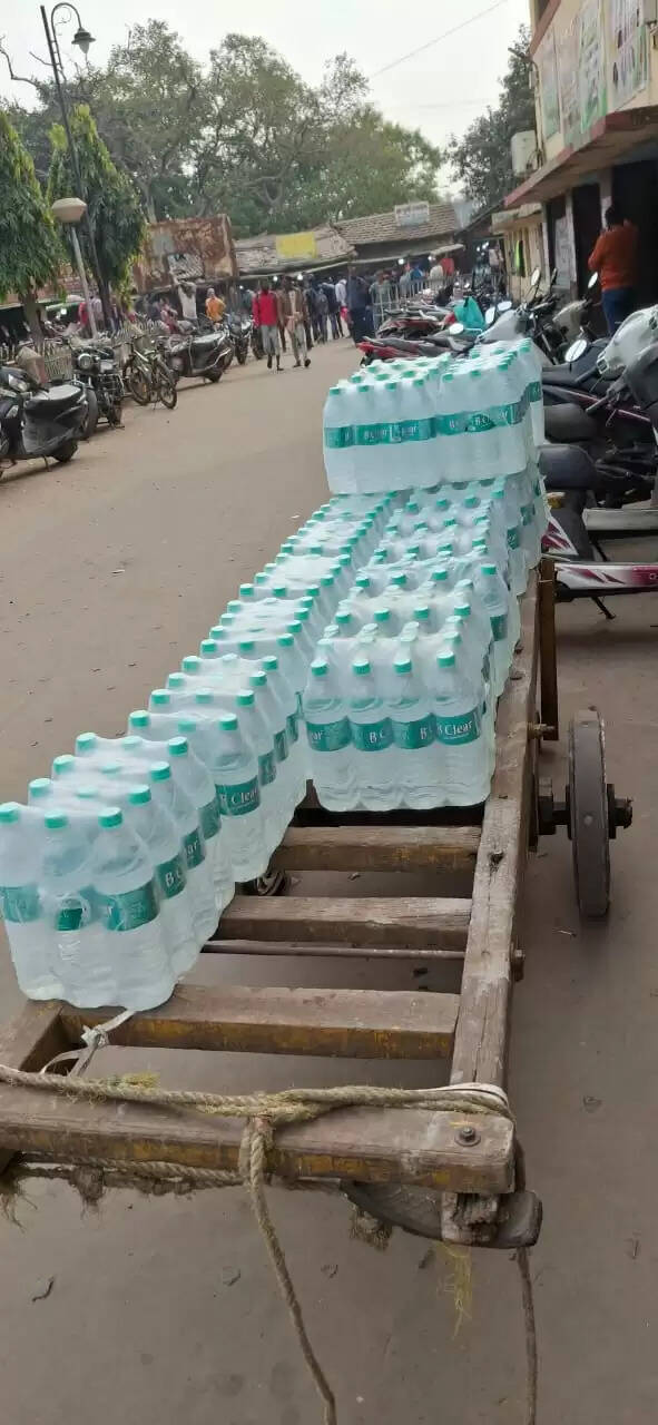 खड़गपुर मंडल की बड़ी कार्रवाई, अवैध पैक्ड पानी जब्त