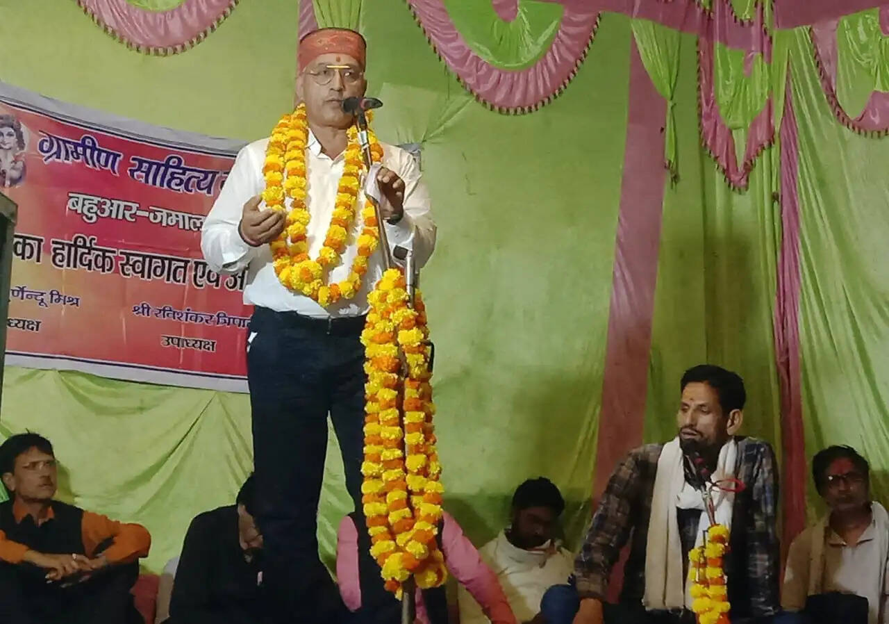 कविता के रंग में रंगी कृष्ण जन्माष्टमी की छठी, खूब झूमे श्रोता