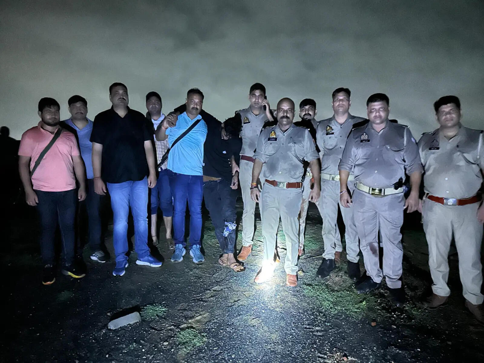 झांसी : पुलिस मुठभेड़ में लूटकांड के दो आरोपित घायल