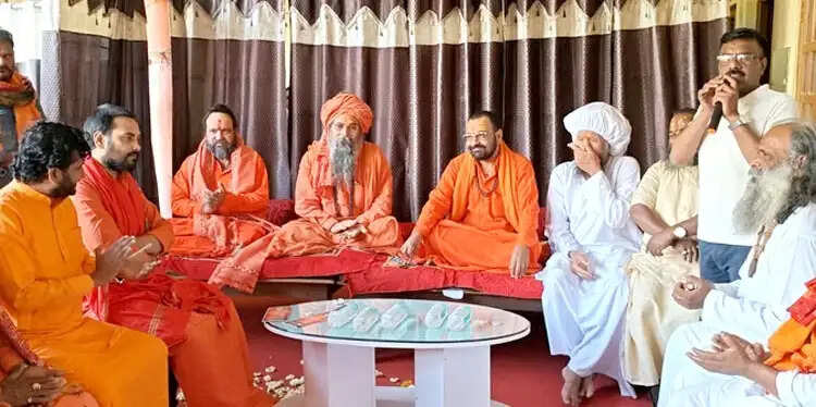 आठ अखाड़ों के समर्थन के साथ पुरी बोले मैं अखाड़ा परिषद अध्यक्ष