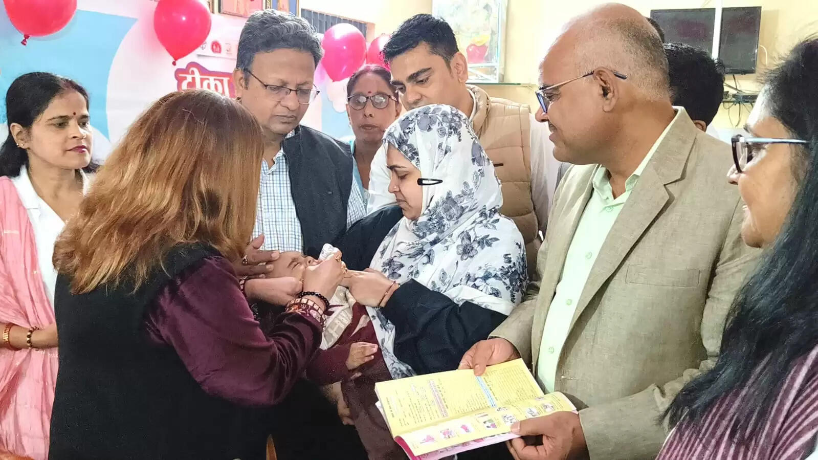 जिले के सभी माता-पिता यह सुनिश्चित करें कि उनका बच्चा टीकाकरण से न रहे वंचित : जिलाधिकारी