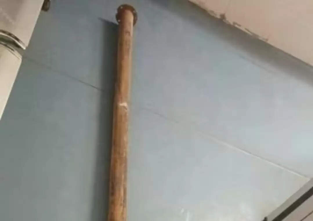 उप्र के बागपत में रेलवे ट्रैक पर पोल डाल ट्रेन को पलटाने की साजिश नाकाम