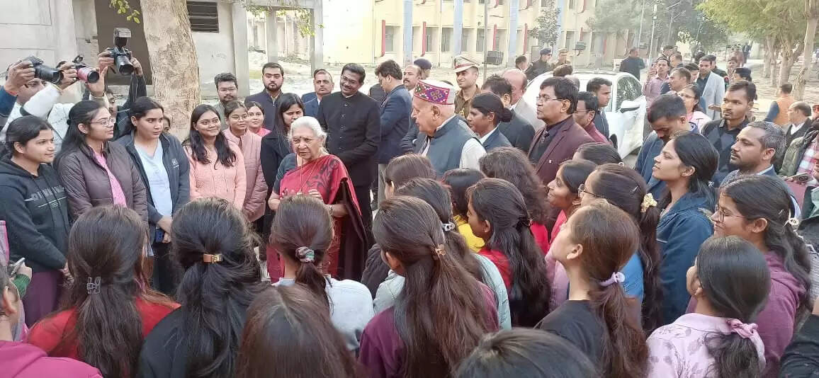 छात्रों को भविष्य की चुनौतियों के लिए सक्षम बनाती है शैक्षणिक गुणवत्ता एवं सुव्यवस्थित अधोसंरचना : आनंदीबेन पटेल