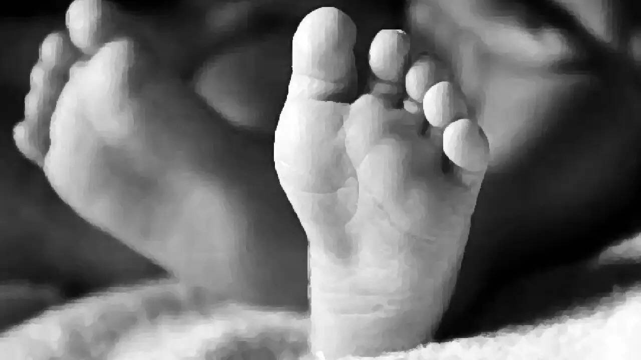 डानकुनी : झील में नाव पलटने से दो छात्रों की मौत, शव बरामद