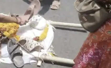जबलपुरः अवैध कॉलोनी को लेकर कॉलोनाइजर का अनोखा विरोध