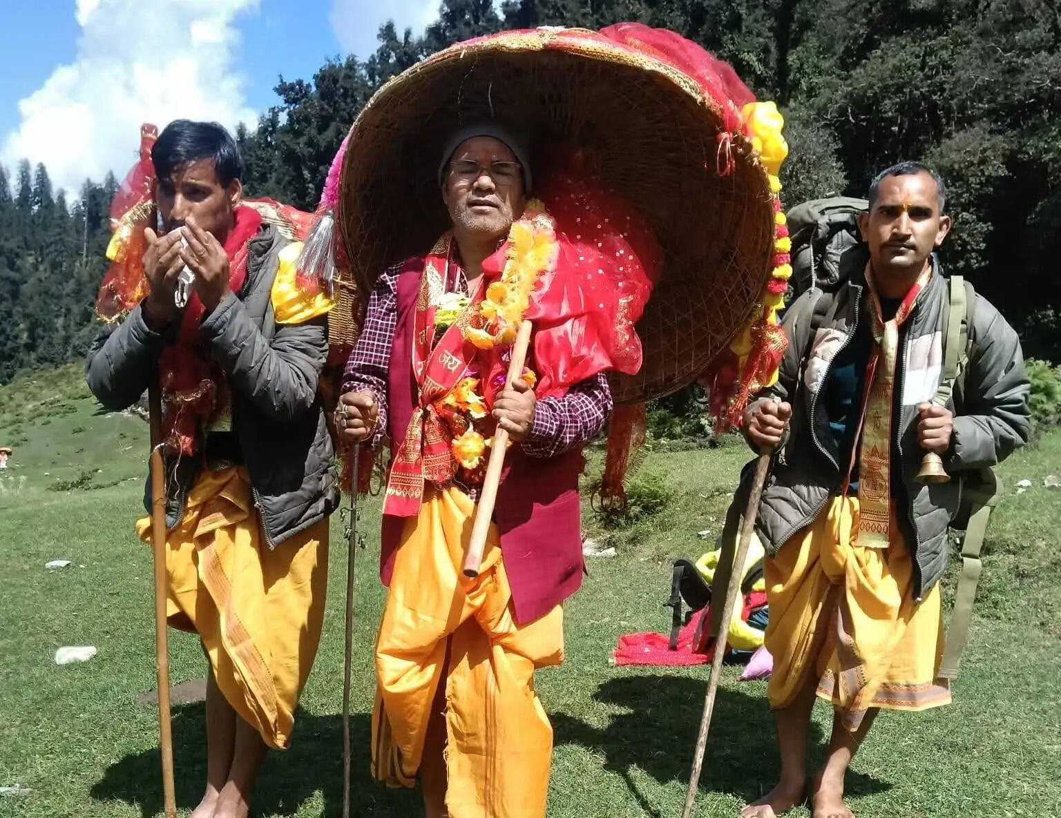 नंदा से मिले धर्मभाई लाटू, छलछला उठीं आंखें