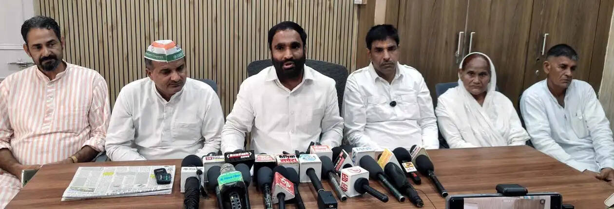 हिसार : मुख्य चुनाव आयुक्त को तत्काल पद से हटाया जाए : बृजलाल