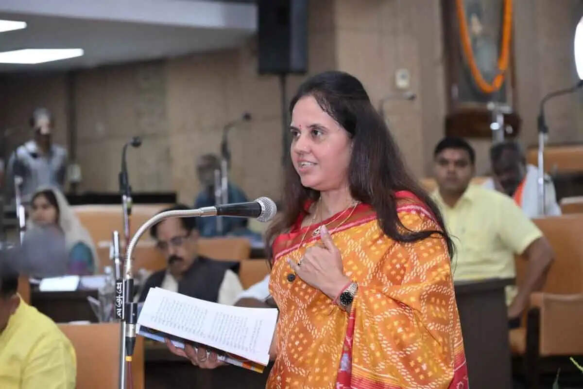 रायपुर निगम बजट 2026–27&nbsp;: महापौर मीनल चौबे ने&nbsp;2130 करोड़ रुपये का किया&nbsp;बजट पेश