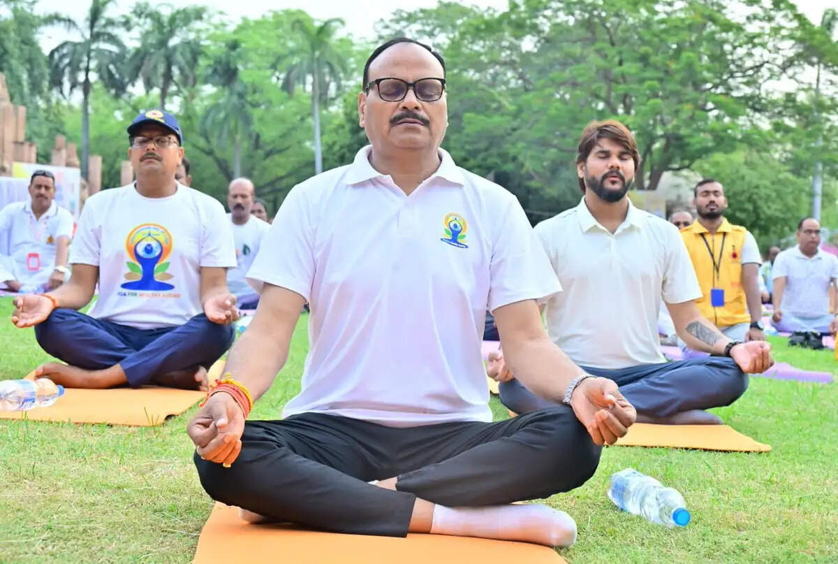राज्यपाल जनभवन, सीएम योगी ने झांसी, केशव प्रसाद मौर्य ने प्रयागराज और बृजेश पाठक ने लखनऊ में किया योग