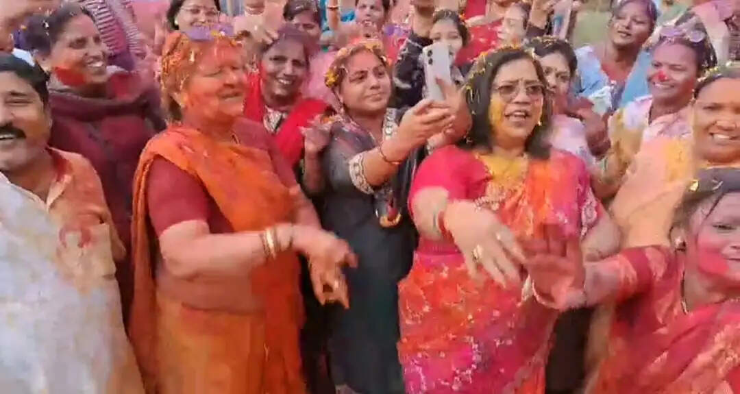 हमें आपसी प्रेम और एकता का संदेश देता है होली का पर्व : महापौर