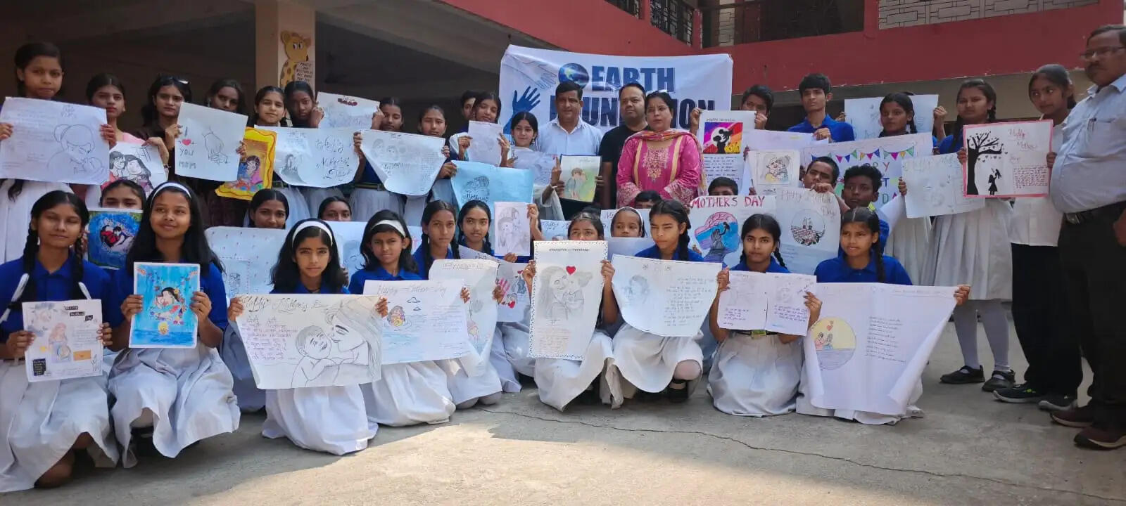 मदर्स डे पर नन्हे कलाकारों की कला से जीवंत हुई मां की ममता