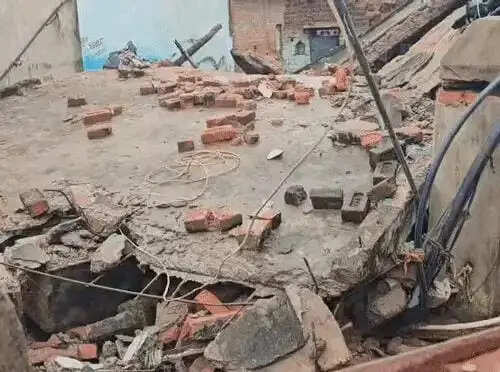 महोबा : मूसलाधार बारिश बनी काल, मकान ढहने से बुजुर्ग दंपति की मौत