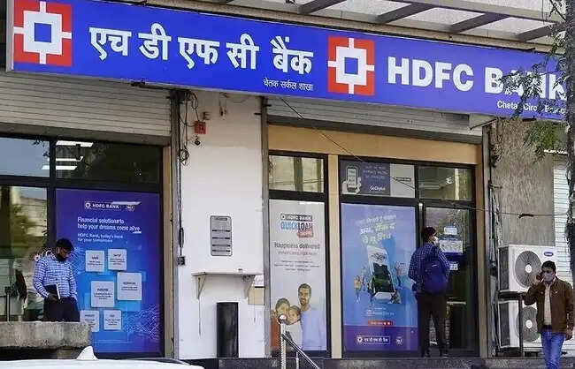 एचडीएफसी बैंक के अंशकालिक चेयरमैन के इस्तीफे से शेयर नौ फीसदी लुढ़का
