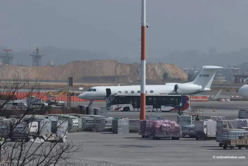 अमेरिका से डिपोर्ट किए गए 80 नेपाली नागरिकों को लेकर विशेष विमान काठमांडू पहुंचा