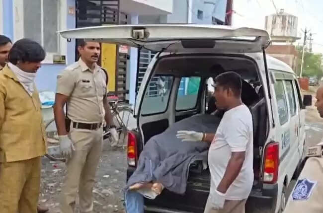 देवासः घर में मिला युवती का शव, दो दिन पहले गरबा की पोशाक पहने निकली थी