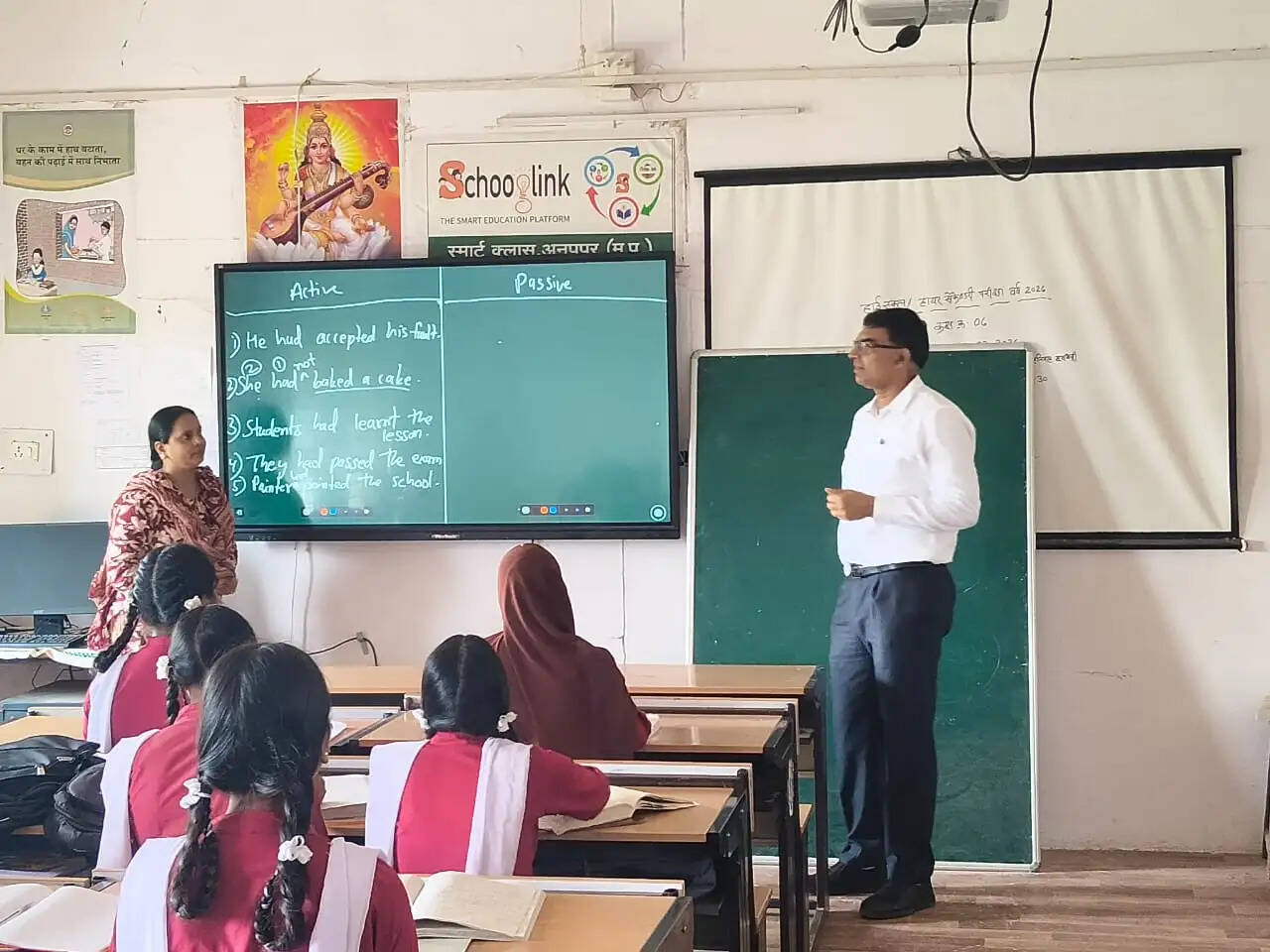 अनूपपुर: कलेक्टर का औचक निरीक्षण शैक्षणिक गुणवत्ता और बोर्ड परीक्षाओं की तैयारी को लेकर शिक्षकों को दिये निर्देश