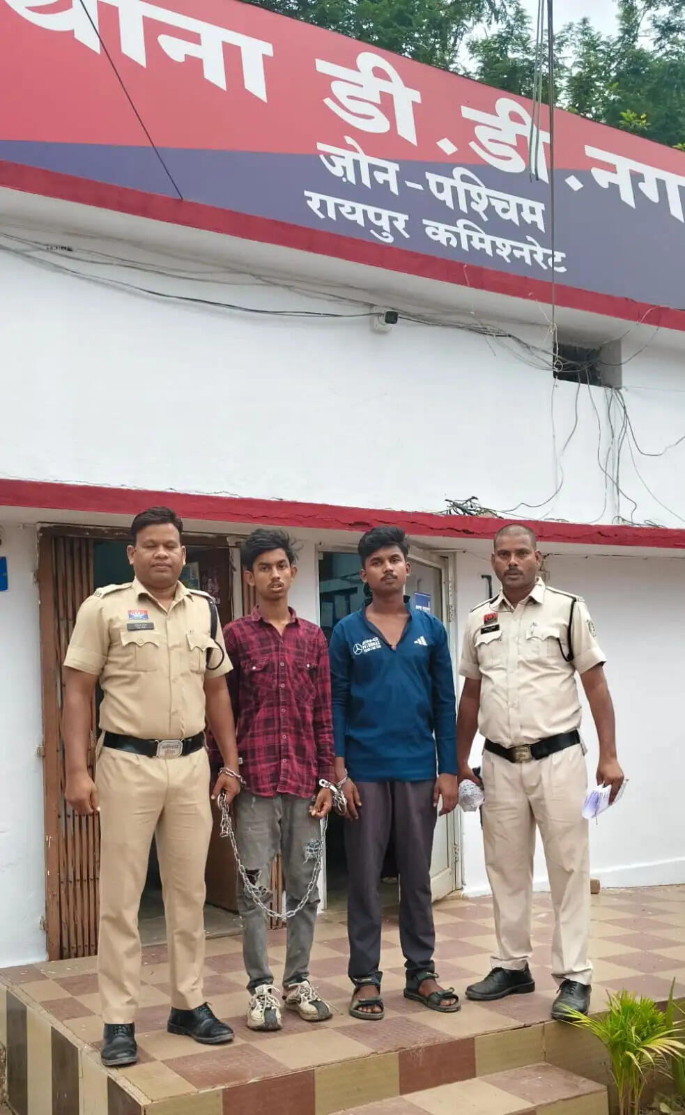 रायपुर : पुराने विवाद में चाकूबाजी, दो आरोपित गिरफ्तार