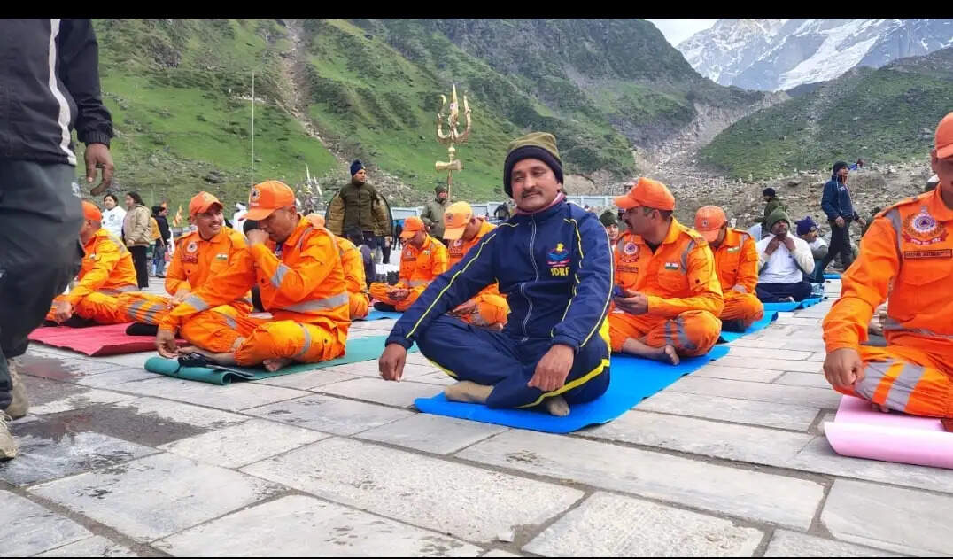 सीमांत गांव मिलम से लेकर एसडीआरएफ की पोस्टों पर हुए योग कार्यक्रम