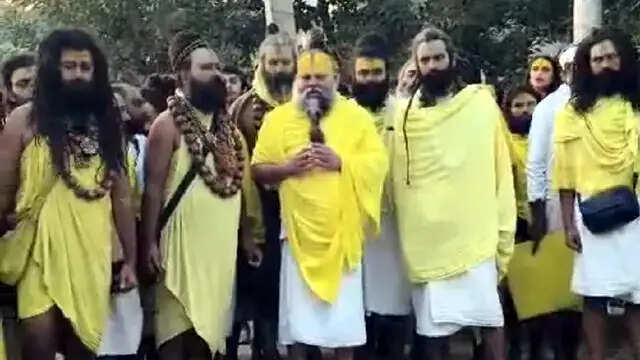संत प्रेमानंद की अपील: मथुरा-वृंदावन में पूरी तरह प्रतिबंधित हो मांस-मदिरा
