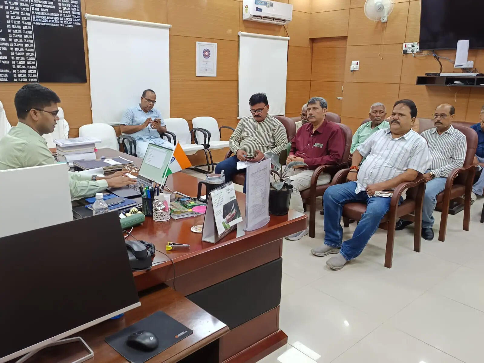 सीवान में नई चीनी मिल की कवायद तेज, डीएम बोले- सरकार की प्राथमिकता है स्थापना