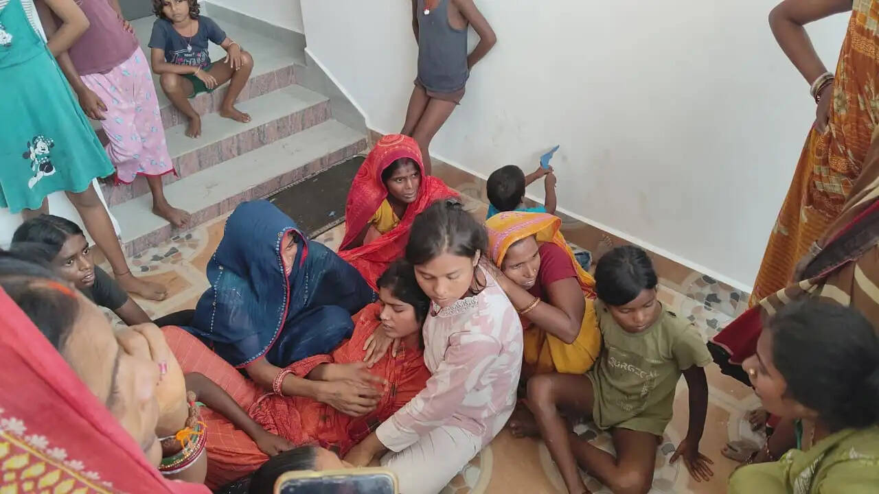 इलाज के बाद कंपाउंडर की मौत, आक्रोशित परिजन ने निजी क्लिनिक में किया हंगामा