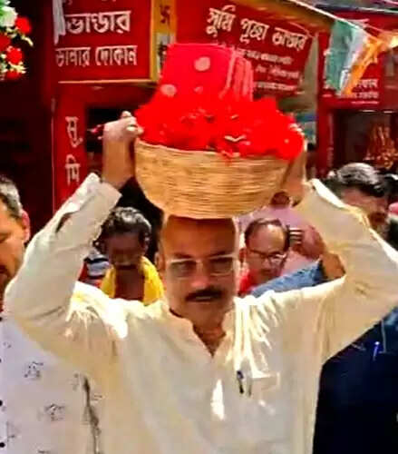 नववर्ष पर तारापीठ में श्रद्धालुओं का सैलाब, भाजपा प्रत्याशी ध्रुव साहा ने की पूजा