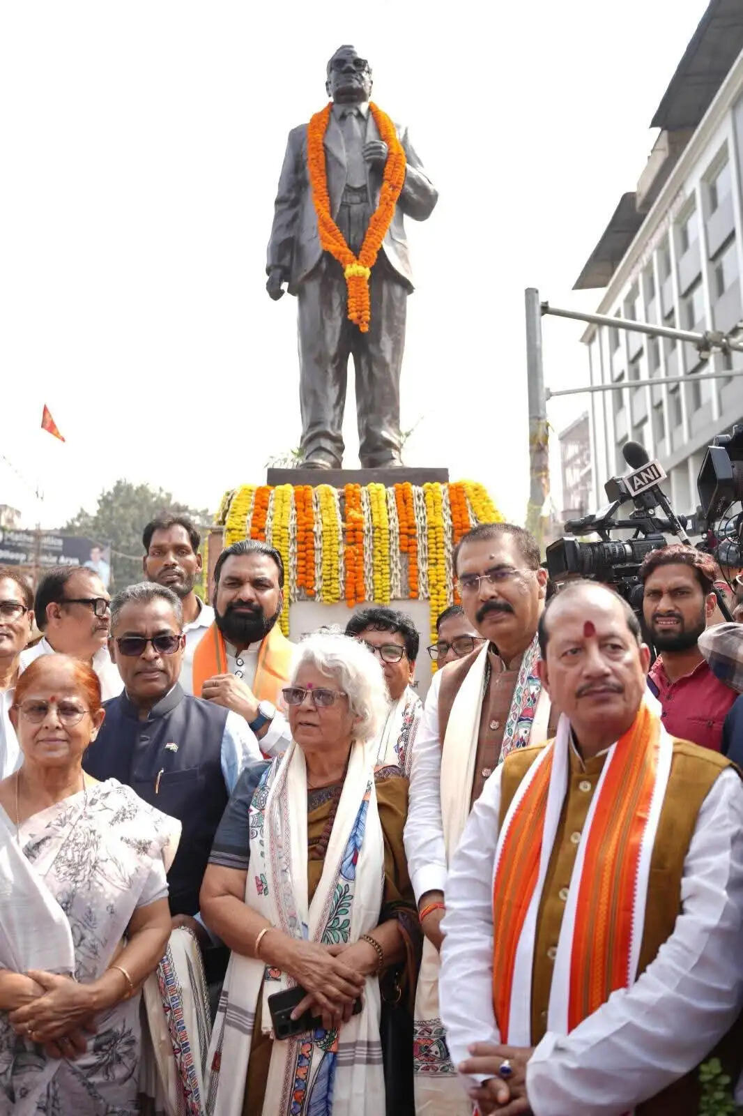 मॉरीशस के राष्ट्रपिता शिवसागर रामगुलाम की 125वें जयंती वर्ष पर उन्हें दी गई श्रद्धांजलि