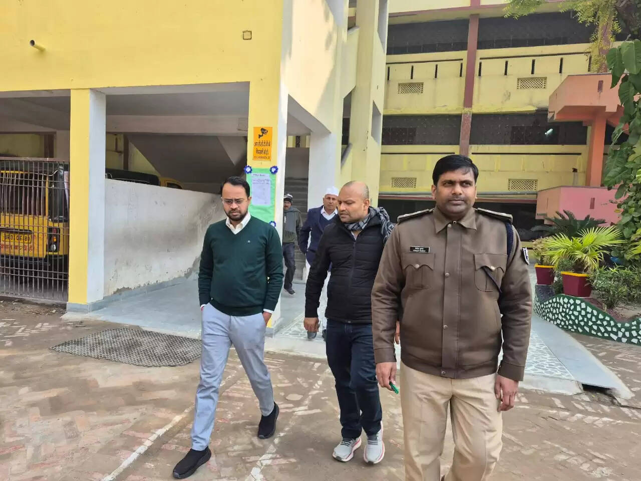 दारोगा भर्ती परीक्षा को लेकर डीएम और एसएसपी ने केंद्रों का किया निरीक्षण