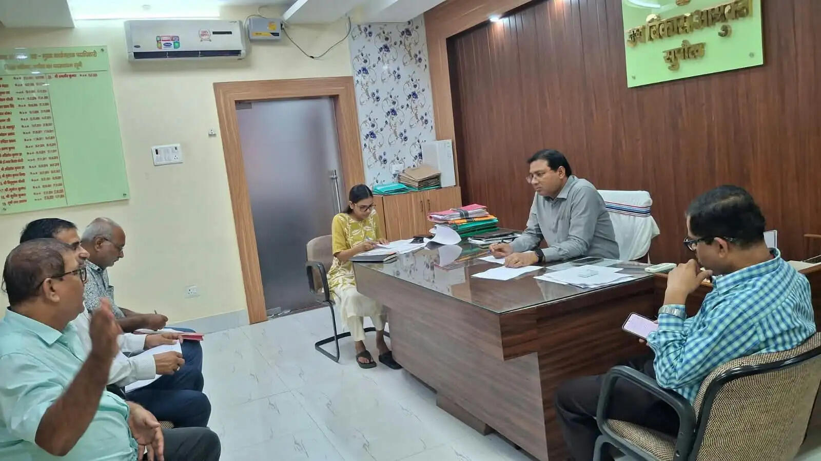 पंचायत स्तर की योजनाओं की डीडीसी ने की समीक्षा, अधूरे आंगनबाड़ी केंद्र एक पखवाड़े में पूरे करने का निर्देश