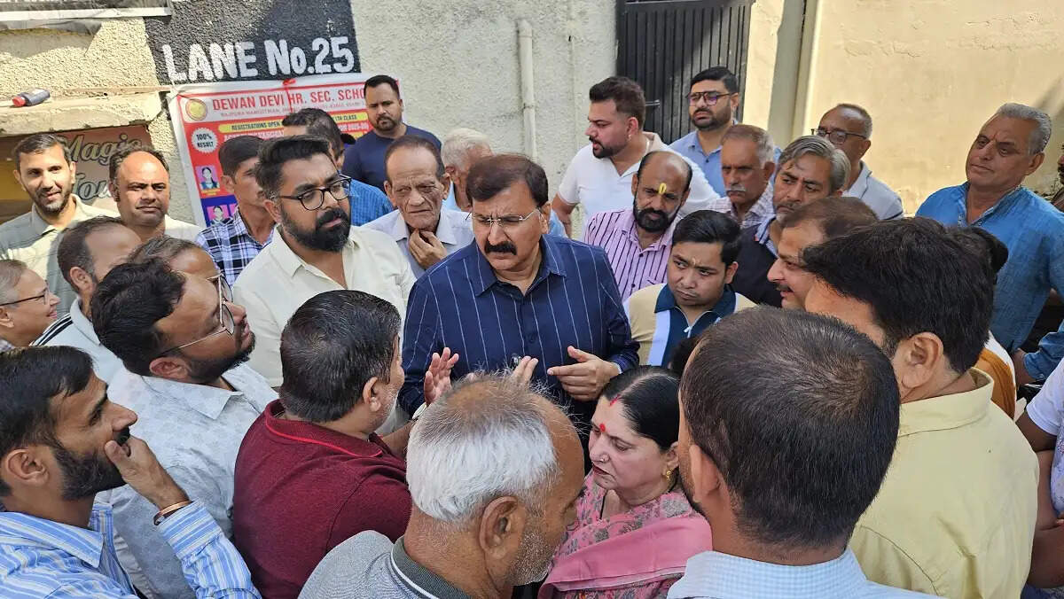 विधायक अरविंद गुप्ता ने जम्मू पश्चिम में 65 लाख रूपये की विकास परियोजनाओं का किया उद्घाटन