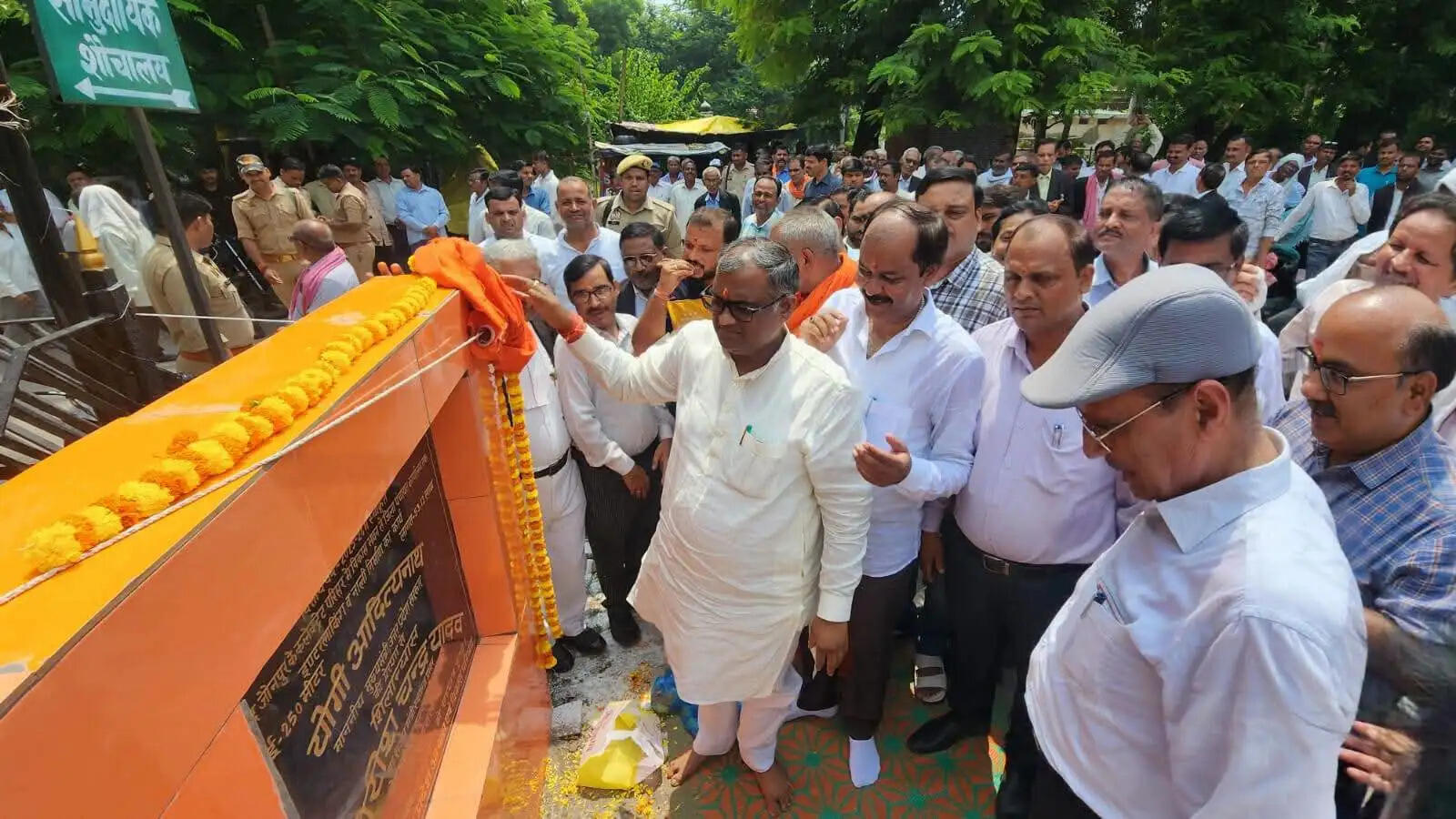 विकास कार्यों को प्राथमिकता दे रही योगी सरकार : गिरीश चंद्र यादव