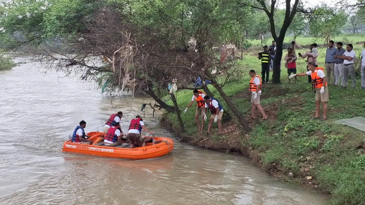शिवरीनारायण में बाढ़ आपदा से बचाव के लिए मॉकड्रिल, रेस्क्यू टीम ने किया बचाव कार्यों का अभ्यास