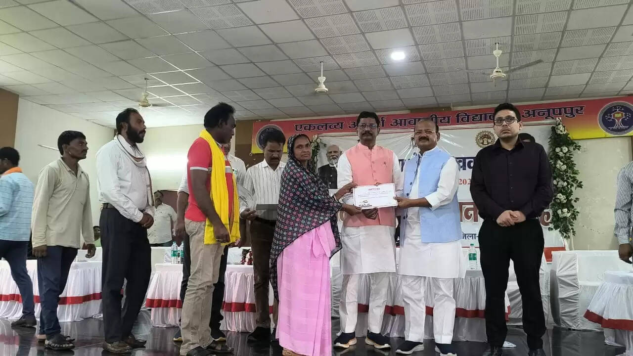 अनूपपुर: सेवा पखवाड़ा में विभागों ने बड़ी तन्मयता के साथ किया कार्य-राज्यमंत्री जायसवाल