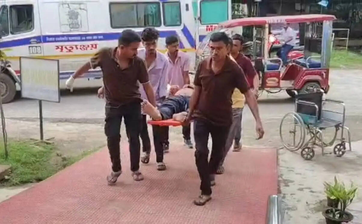 सड़क दुर्घटना में एक की मौत, दो घायल