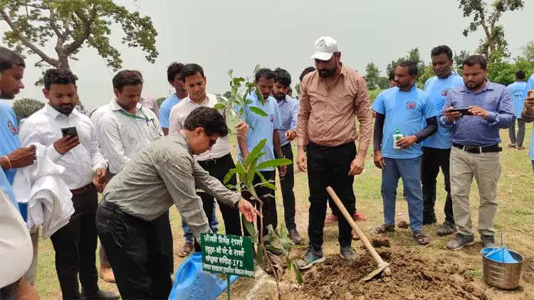 विकसित भारत जी राम जी योजना के कार्यों को देखने कबीरधाम पहुंची केंद्रीय टीम