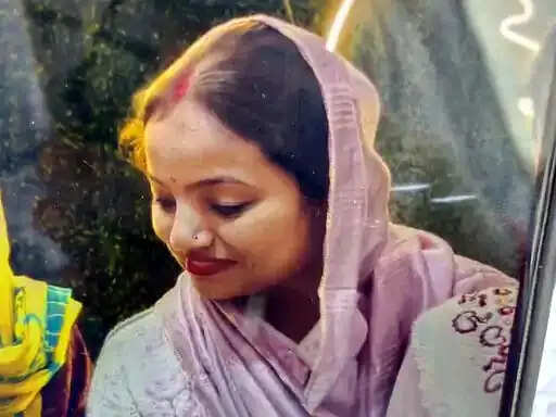 फरीदाबाद : पत्नी की माैत, शव के पास बैठ विलाप करता रहा पति रामेंद्र