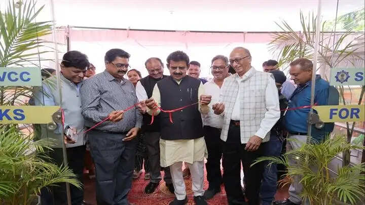 इंदौरः एक दिवसीय युवा संगम एवं करियर मार्गदर्शन रोजगार मेले का हुआ आयोजन