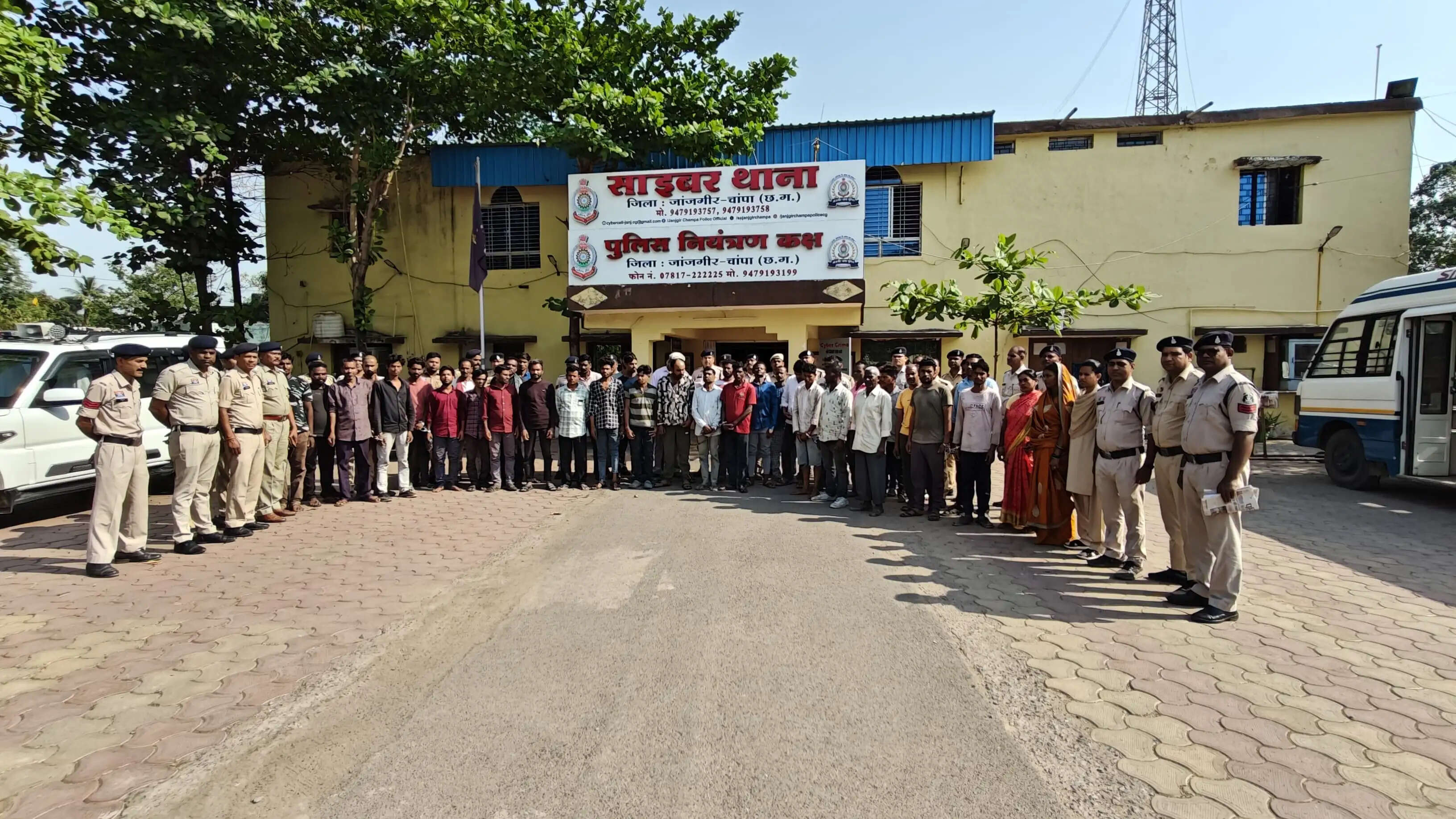 जांजगीर-चांपा : 90 वारंटी गिरफ्तार, अवैध शराब जब्त, असामाजिक तत्वों पर कसा शिकंजा