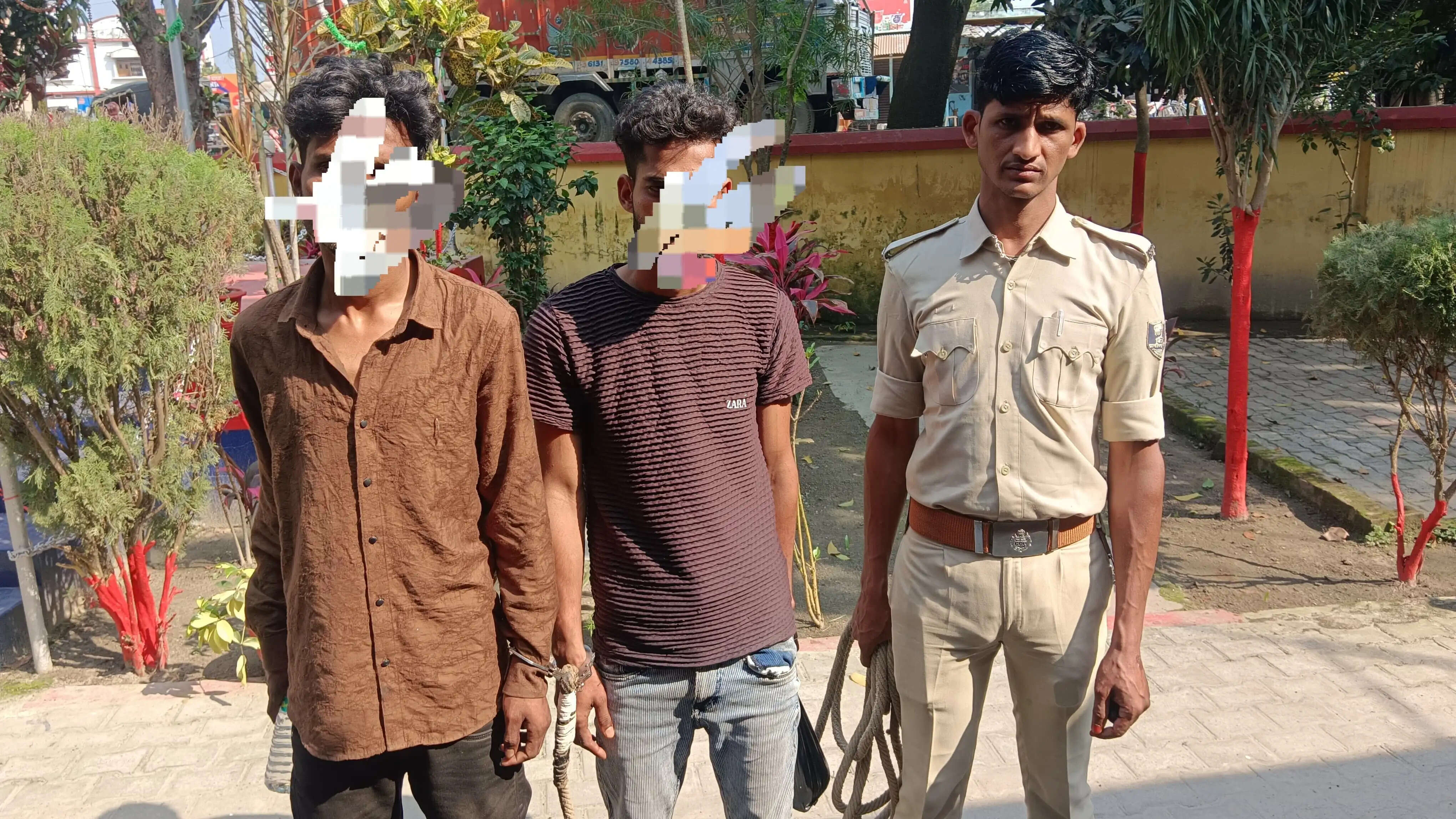 राघोपुर में बड़ी कार्रवाई: हथियार के साथ दो आरोपी गिरफ्तार, लूटपाट गिरोह का भंडाफोड़